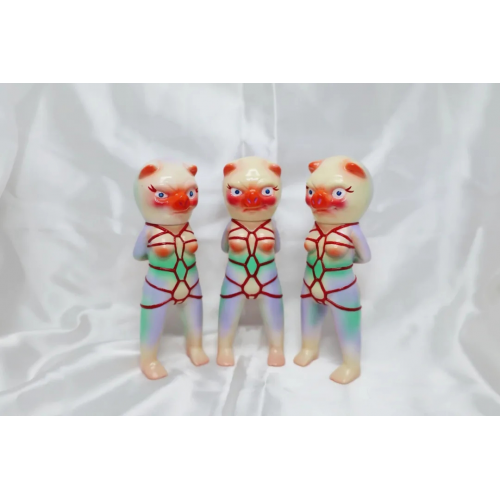 a sex pig girl sofubi toy a sex pig girl sofubi toy